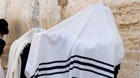 להקריא בקול או בלחש?
