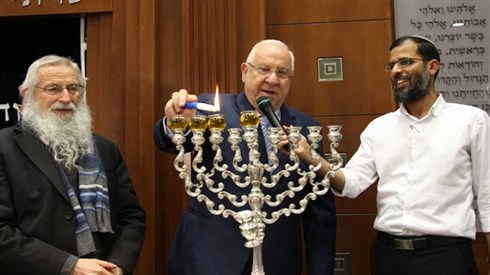 הדלקת נר שלישי במעמד נשיא המדינה הדלקת נר שלישי במעמד נשיא המדינה