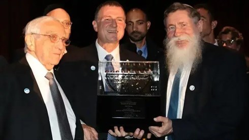 הנדיב יוג'ין גלוק הלך לעולמו