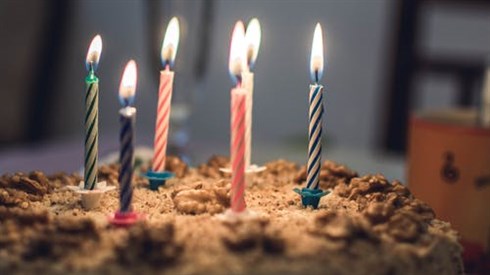 לחגוג בת מצווה לחגוג בת מצווה