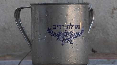למה נוטלים שלוש פעמים? (zeevveez) למה נוטלים שלוש פעמים?