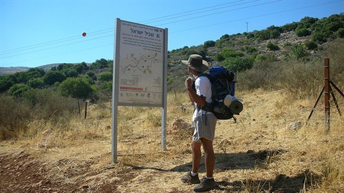 תפילה בטיול ובמכנסיים קצרים תפילה בטיול ובמכנסיים קצרים