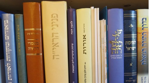 קניית ספרי קודש בבין המצרים (אריה מינקוב) קניית ספרי קודש בבין המצרים