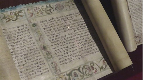מי מברך על המגילה כשהקורא יצא כבר? מי מברך על המגילה כשהקורא יצא כבר?