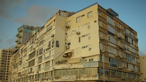 חנות בתוך בניין (Yoav Lerman. אילוסטרציה) חנות בתוך בניין