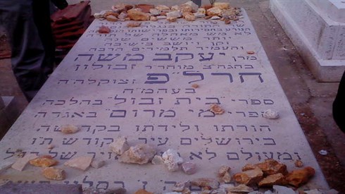 הרב משה לוינגר מספר על ילדותו בסמיכות לרב חרל"פ הרב משה לוינגר מספר על ילדותו בסמיכות לרב חרל"פ