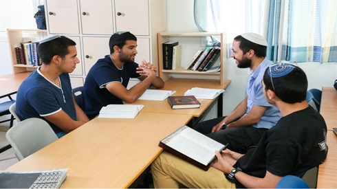 סדר לימוד לחודש אלול (שימוש בתמונה זו נעשה בהתאם לסעיף 27א לחוק זכויות יוצרים. אם הנכם בעלי הזכויות בתמונה זו ומעוניינים שנחדול משימושה או נעדכן קרדיט מתאים, אנא פנו אלינו לכתובת: beitel@yeshiva.org.il) סדר לימוד לחודש אלול