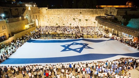 Festive Maariv prayer, unfurling of a giant Israeli flag at the Western Wall, live broadcast - 58th Jerusalem Day
