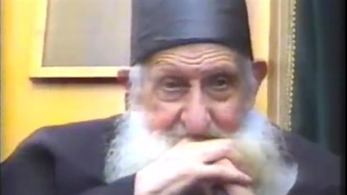 הרב כדורי זצ"ל נוחת ממסוק ומעביר שיעור הרב כדורי זצ"ל נוחת ממסוק ומעביר שיעור