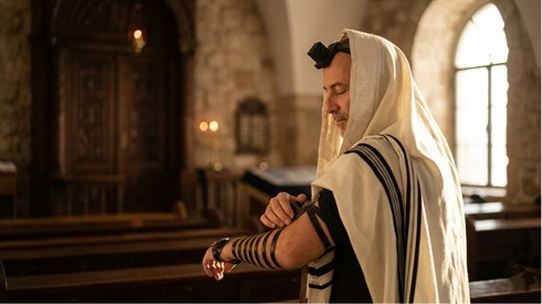 מה באמת קורה בנפש כשמתעטפים בציצית ומניחים תפילין? מה באמת קורה בנפש כשמתעטפים בציצית ומניחים תפילין?