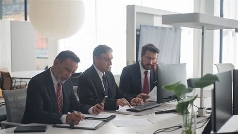 בין לימוד תורה לאחריות הפרנסה בין לימוד תורה לאחריות הפרנסה